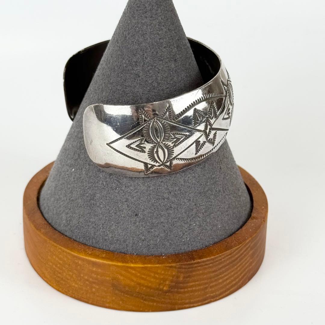 NAVAJO W.TRACY ナバホ 幅2.6cm スタンプワークバングル