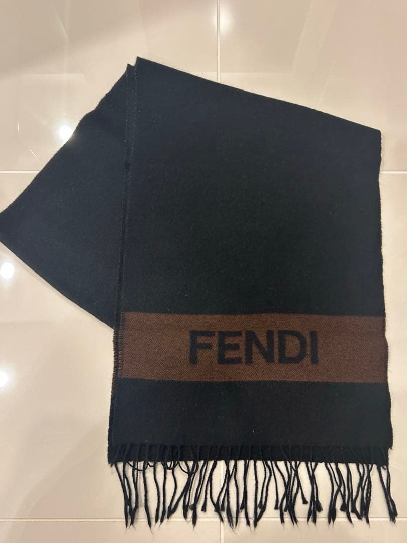 FENDI ブラック マフラー ウール製