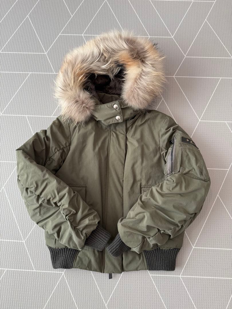 TATRAS ショートダウン　オリーブ