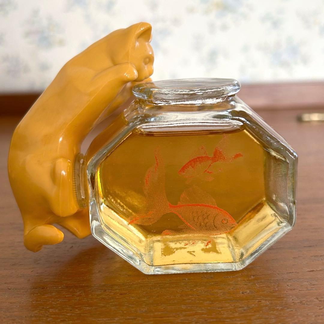 エイボン 金魚鉢をのぞく猫 香水瓶