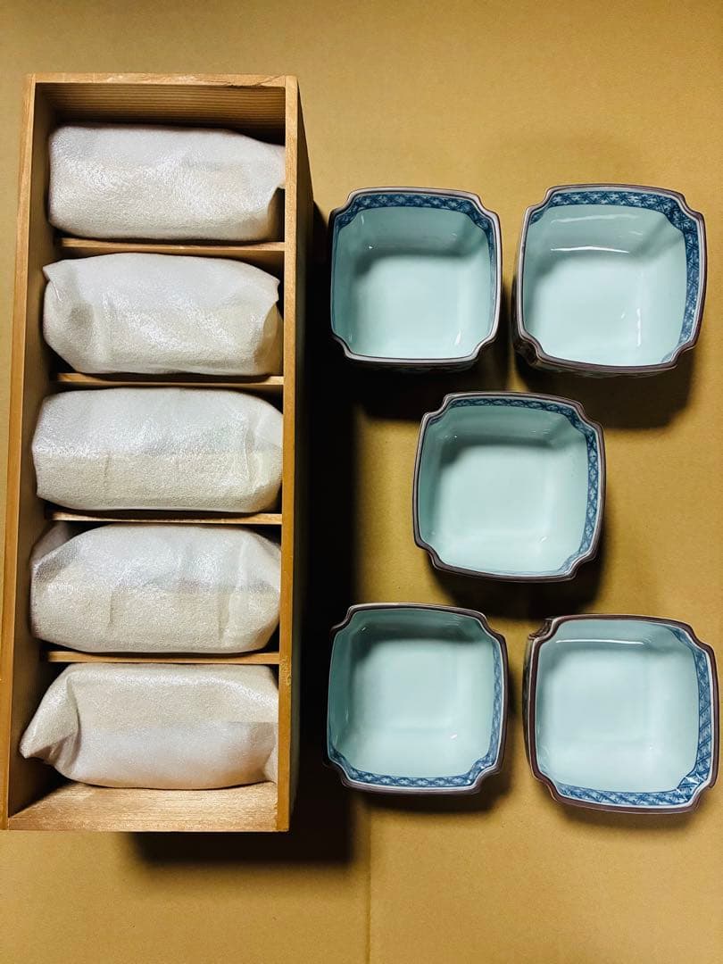 【新品】有田焼　華山萬右衛門　花柄陶器製小鉢セット　10個揃