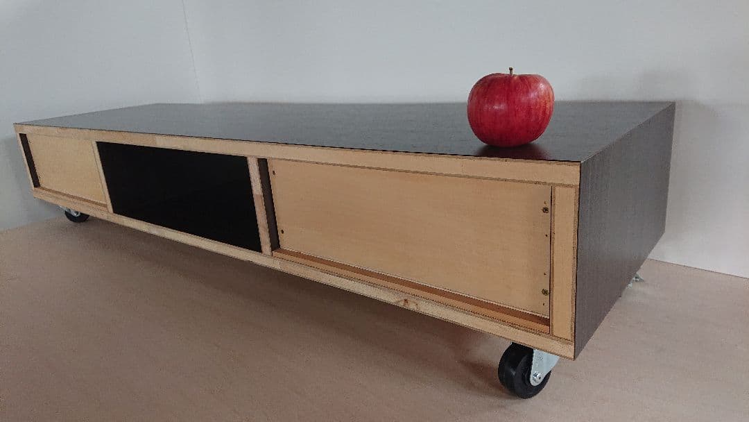 シンプルで使いやすい！大きいキャスター付き　テレビ台