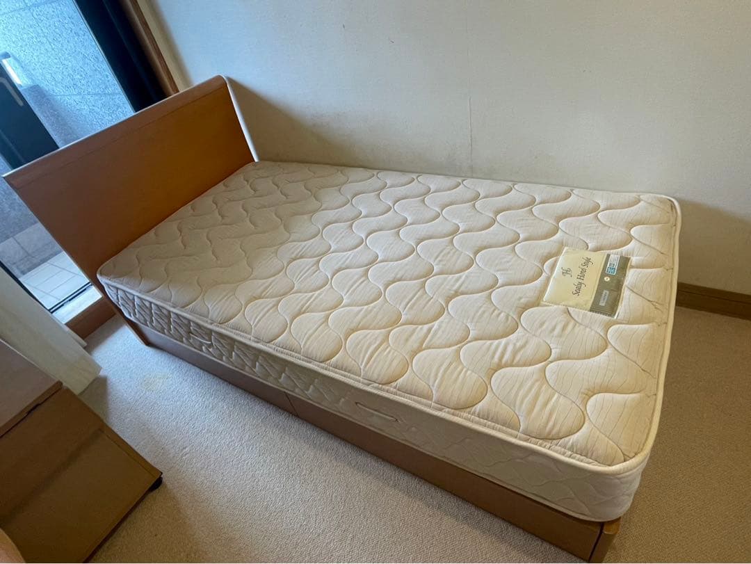 Sealy (シーリー) シングルベッド　フレーム&マットレス