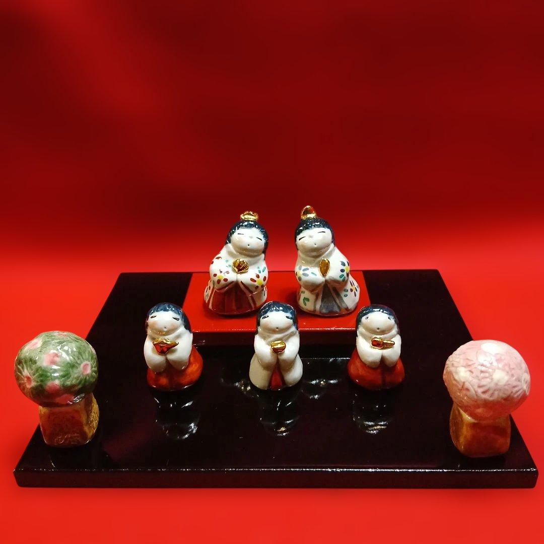 ひな人形(陶器　男雛/女雛/三人官女/左近の桜/　右近の橘/大小台座)