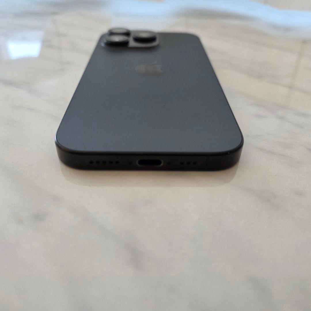 【超美品】iPhone 16Pro 256GB SIMフリー ブラックチタニウム