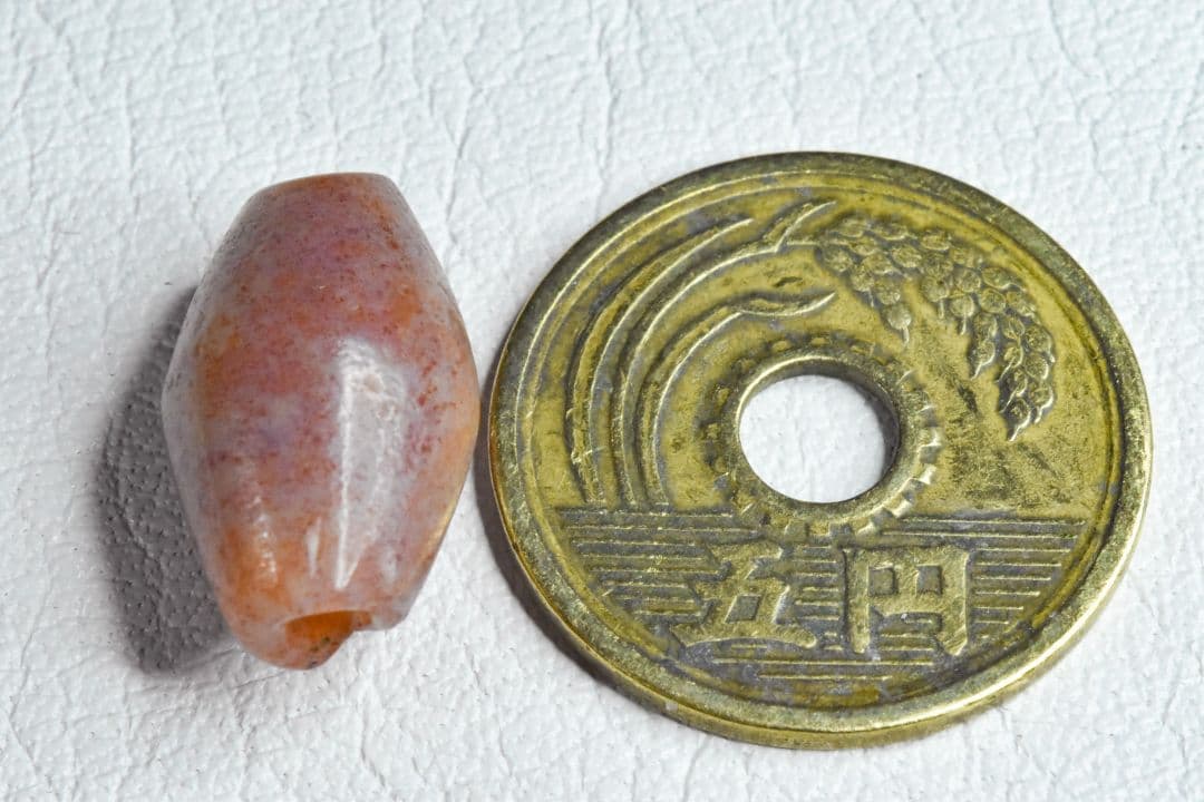 ★1000年以上前 インダス地域出土 全面ブラッドスポット入りカーネリアンビーズ