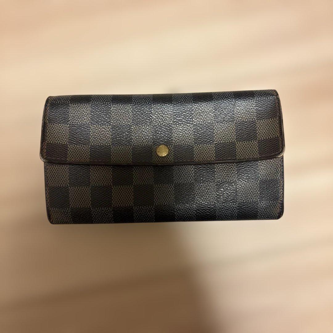 ルイ・ヴィトンのダミエ柄長財布 ダークブラウン