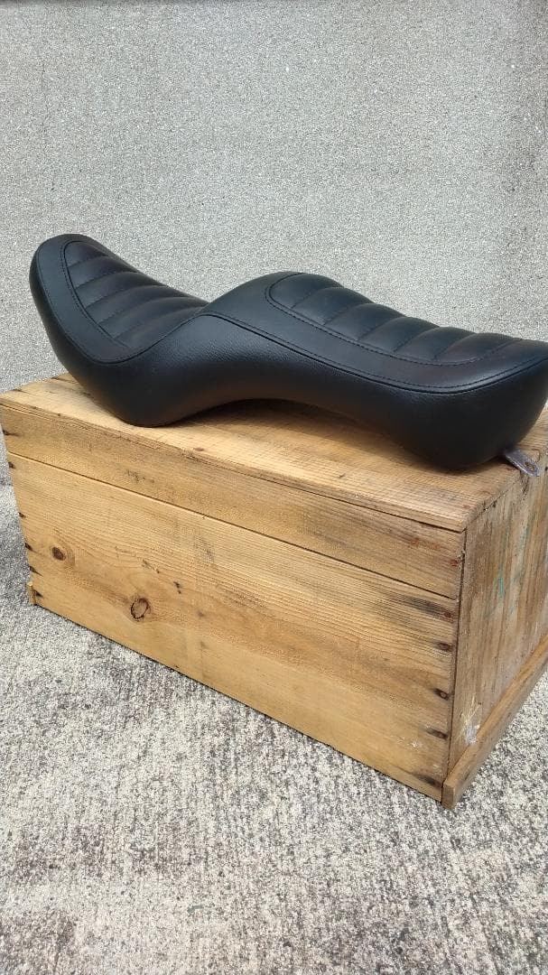 スポーツスター　シート　イージーライダース　キングアンドクイーン