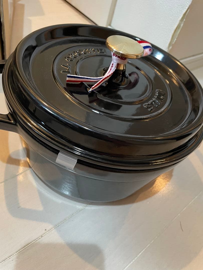 新品　ストウブ　22cm シャイニーブラック