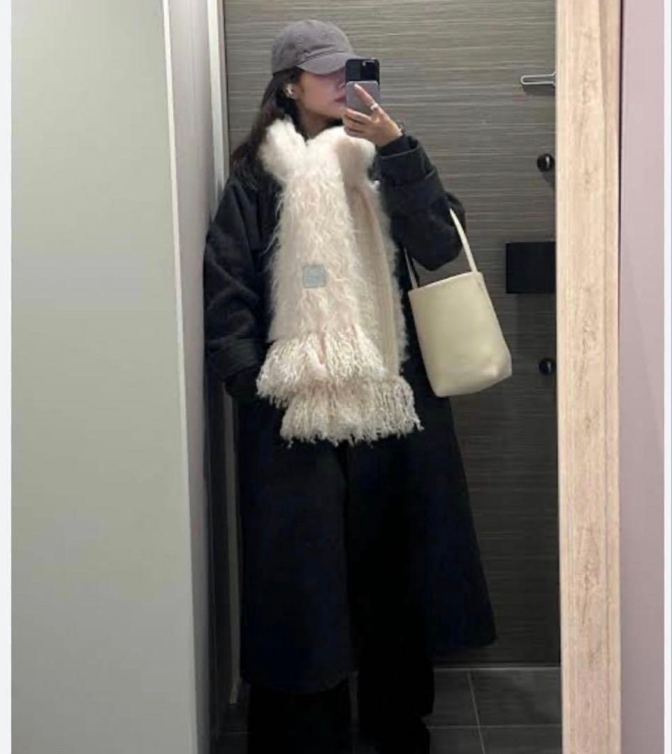 THE TOE PIGALLE SHAGGY MUFFLER ホワイト