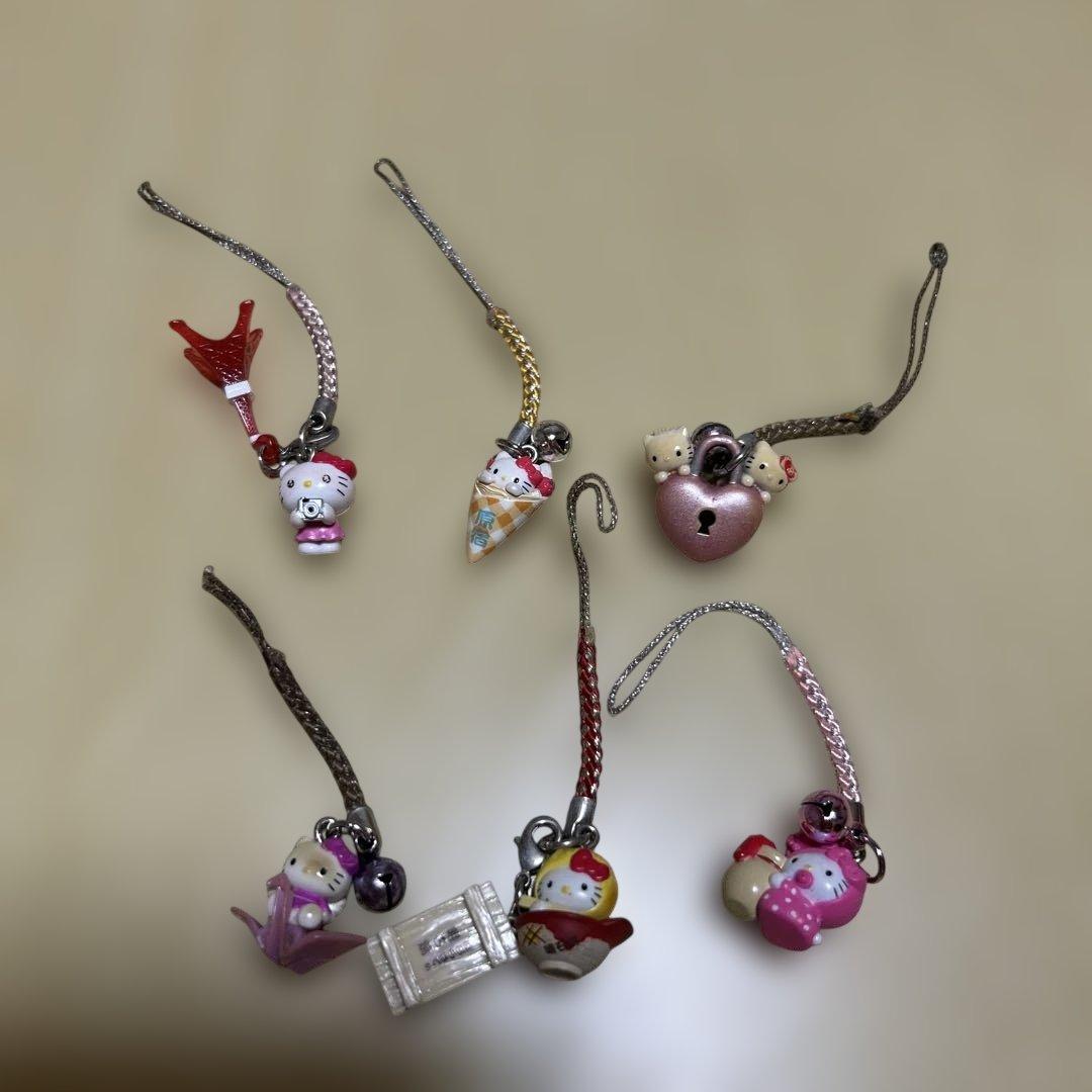 ハローキティ　ご当地限定キティ24個(使用済みもあり)＋キーホルダー　まとめ売り