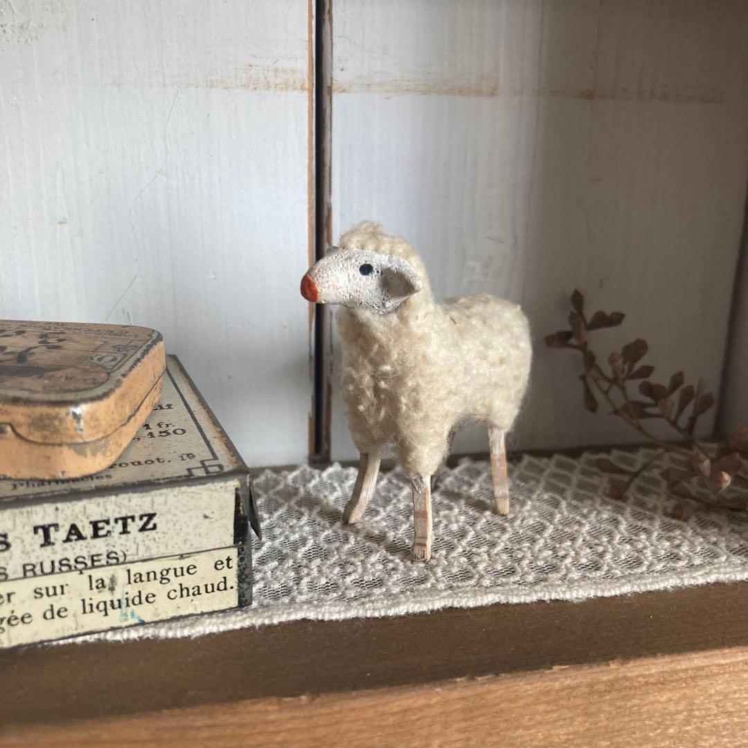 【希少】ドイツアンティーク　儚げな羊さん　B