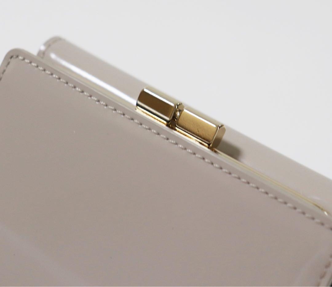 《アニエスベー》箱付未使用 イタリア製素材 エナメルレザー がま口2つ折り財布