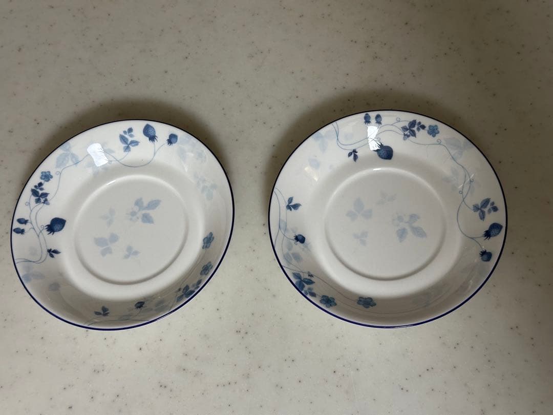  strawberry blue カップ　皿セット