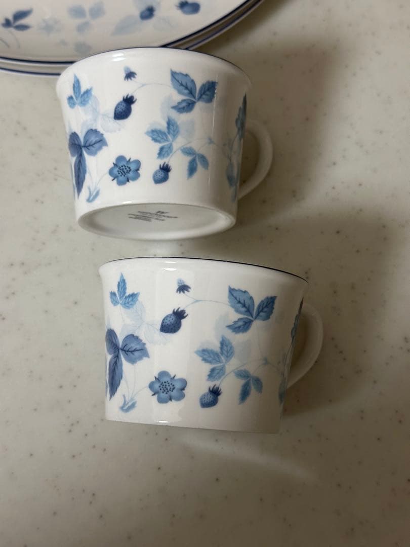  strawberry blue カップ　皿セット