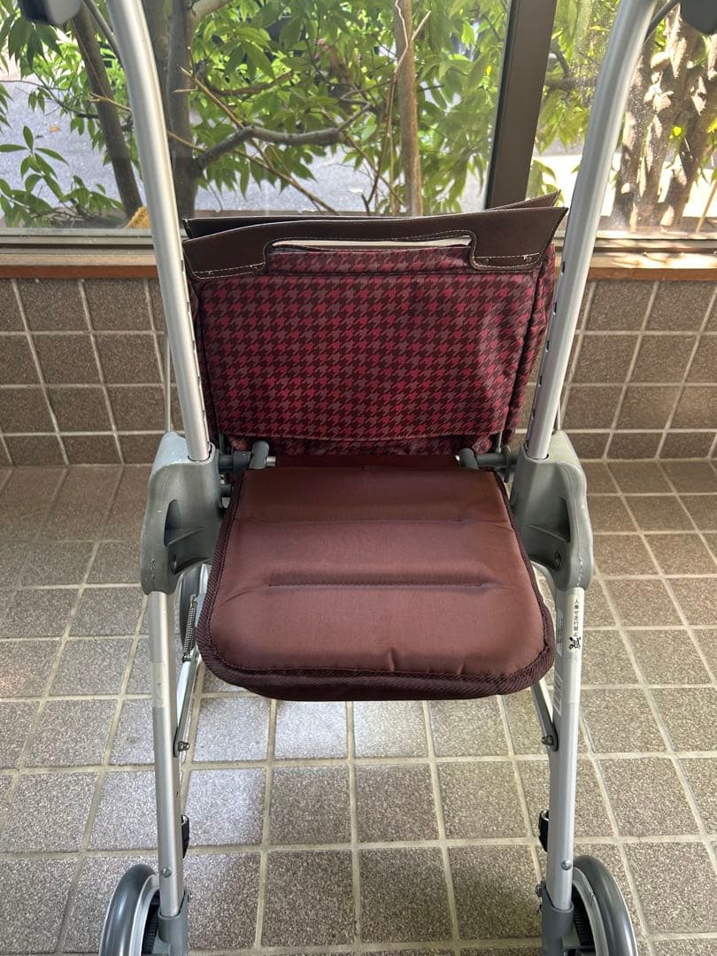 【美品、送料込み】歩行車テイコブリトルスリムWAW04介護用品押して高さ調整可