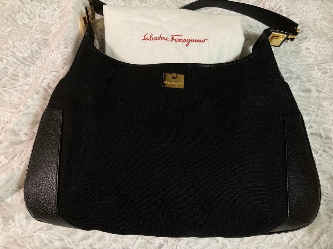 Salvatore Ferragamo ショルダーバッグ 黒BK-1899