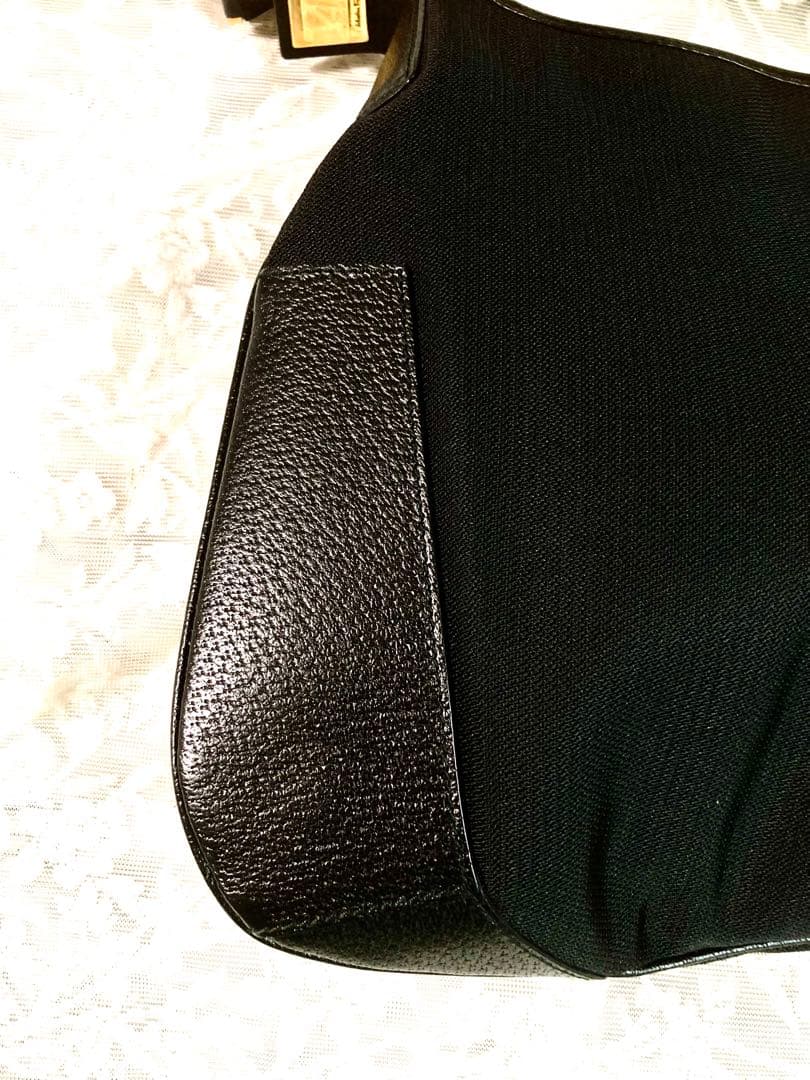 Salvatore Ferragamo ショルダーバッグ 黒BK-1899