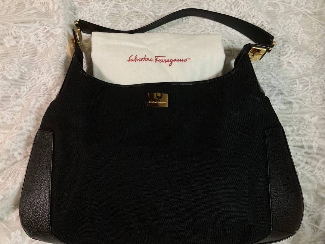 Salvatore Ferragamo ショルダーバッグ 黒BK-1899