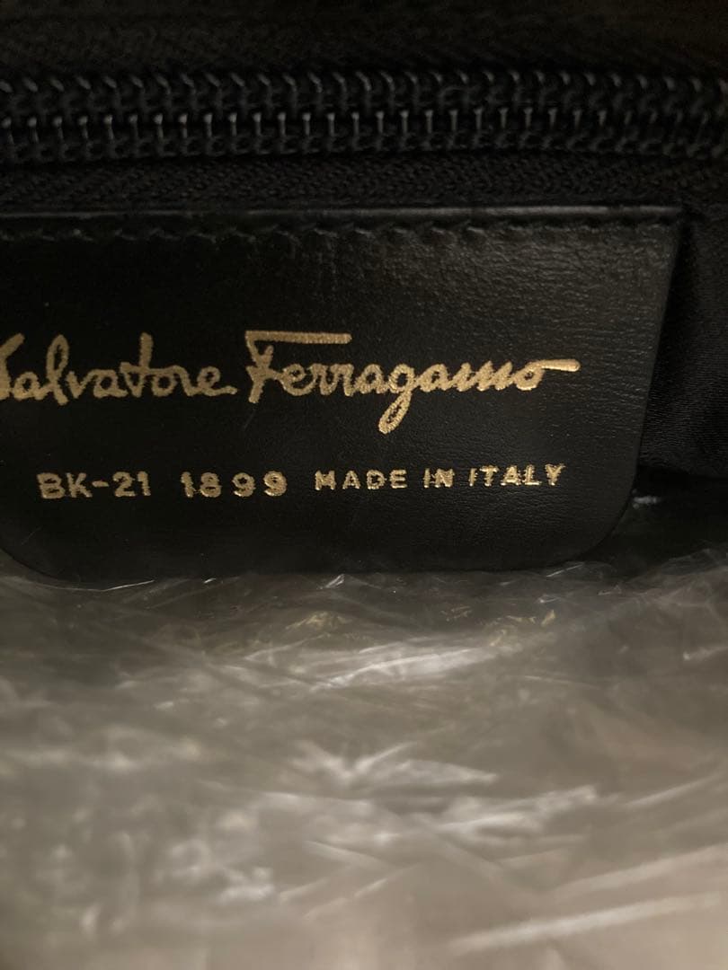 Salvatore Ferragamo ショルダーバッグ 黒BK-1899