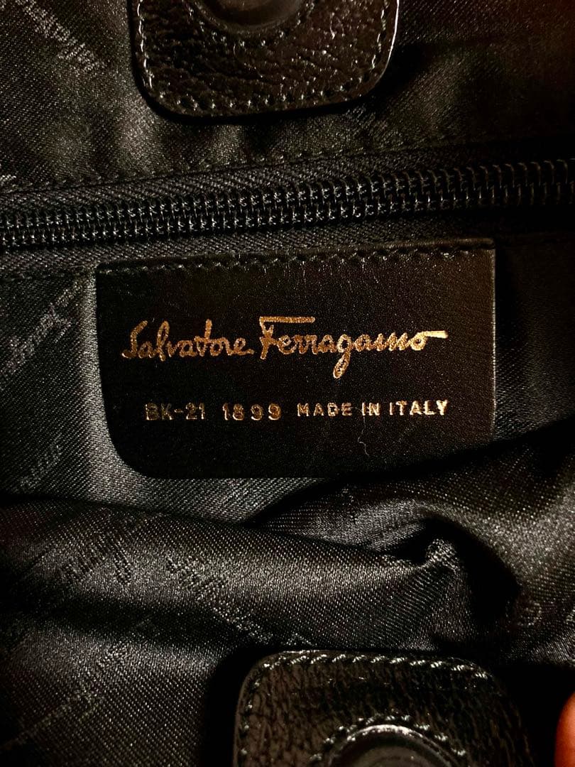 Salvatore Ferragamo ショルダーバッグ 黒BK-1899