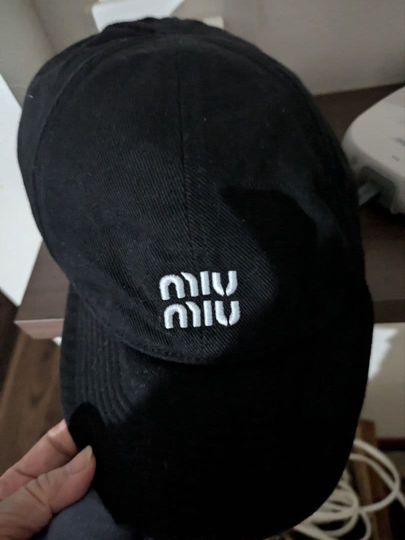 miu miu 黒 ベースボールキャップ M