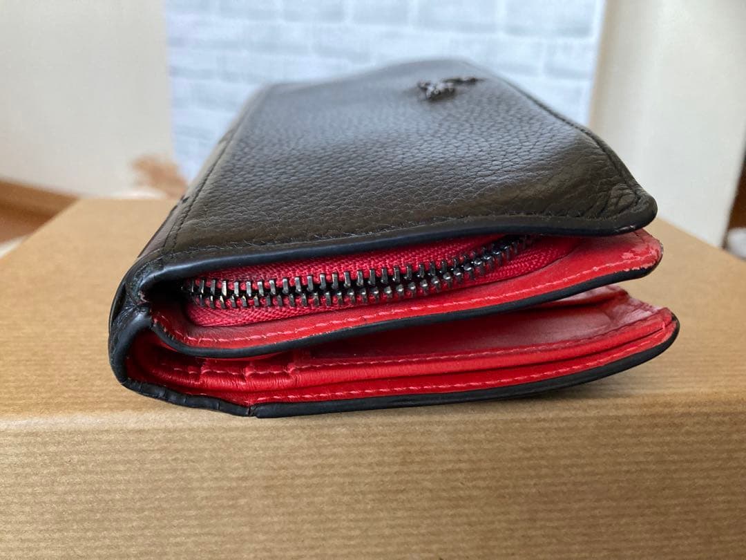 クリスチャンルブタン長財布。
