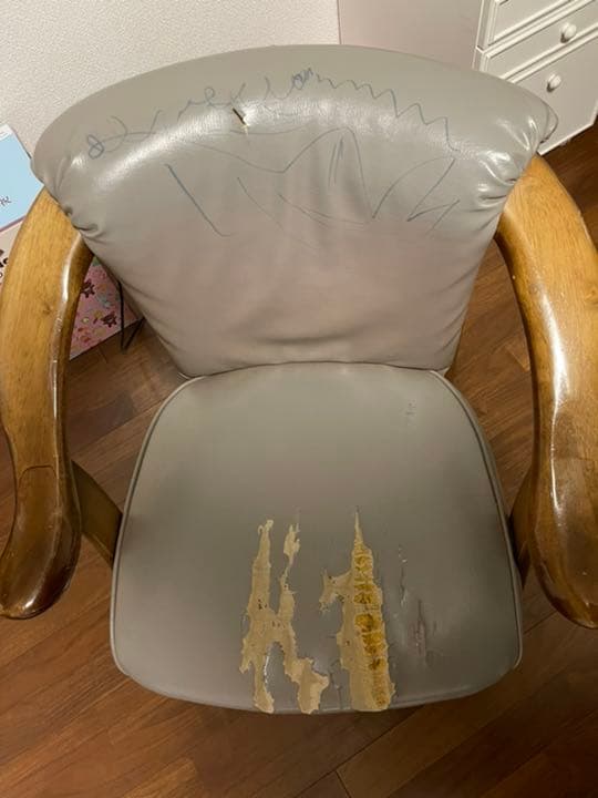 出品しているテーブルのコマ椅子