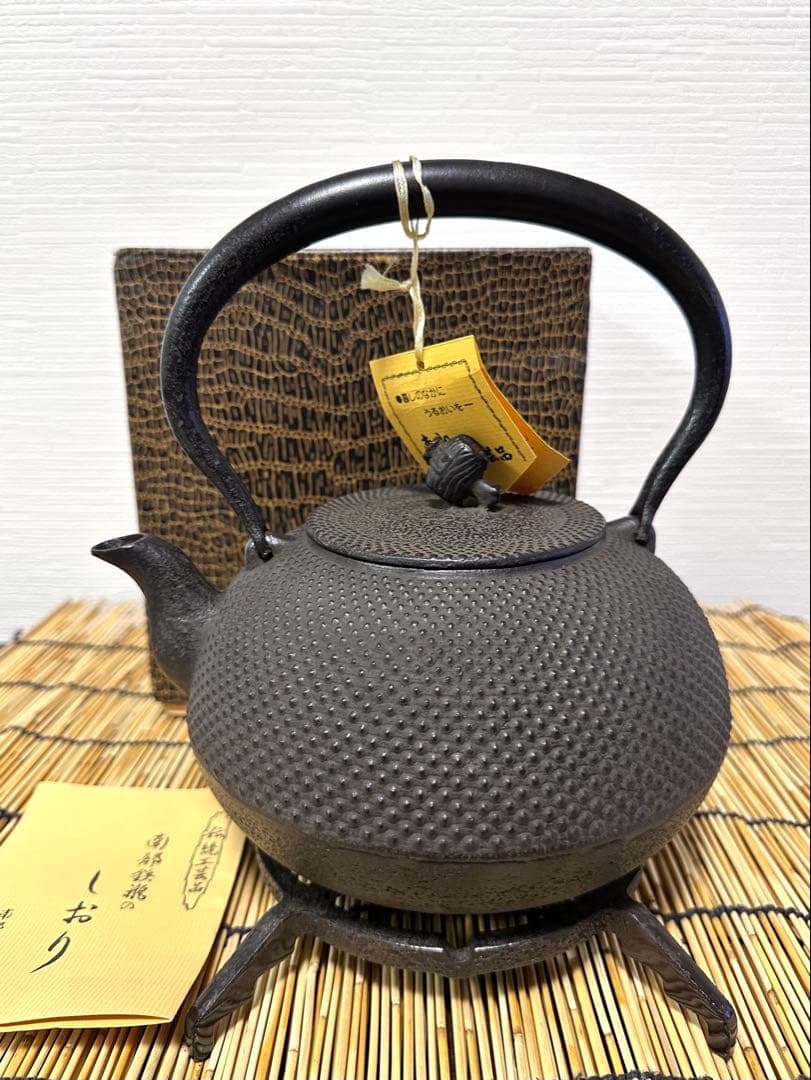 未使用品、供箱、栞付　南部名人雅泉造　２０型アラレ　南部鉄瓶　南部鉄器