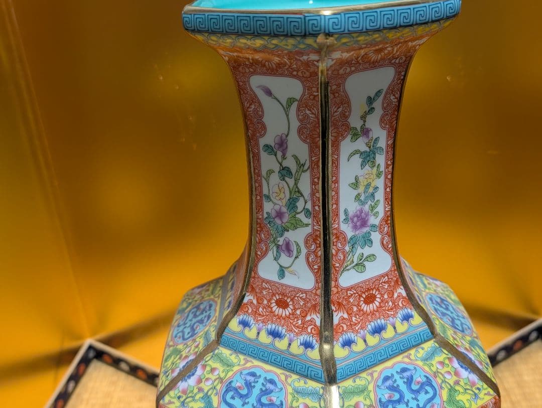 飾り壺　インテリア　六角形 十二干支　花瓶　美術工芸品