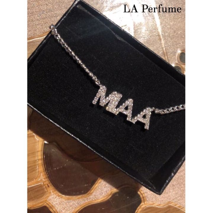 イニシャル♡ラインストーン✨ネームネックレス✨名入れ♡ゴージャス✨手作り