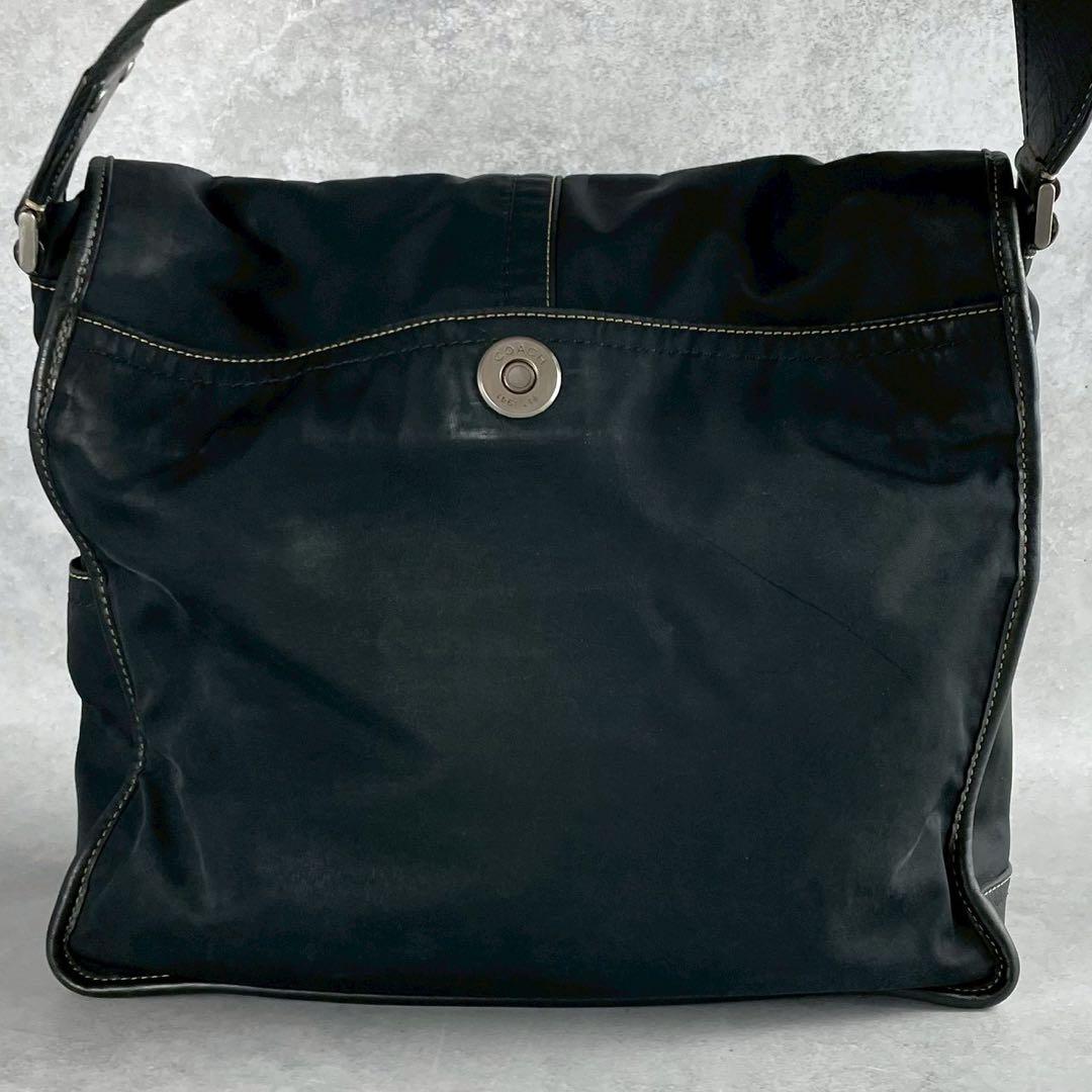 美品 コーチ クロスボディ メッセンジャーバッグ ショルダーバッグ A4 PC