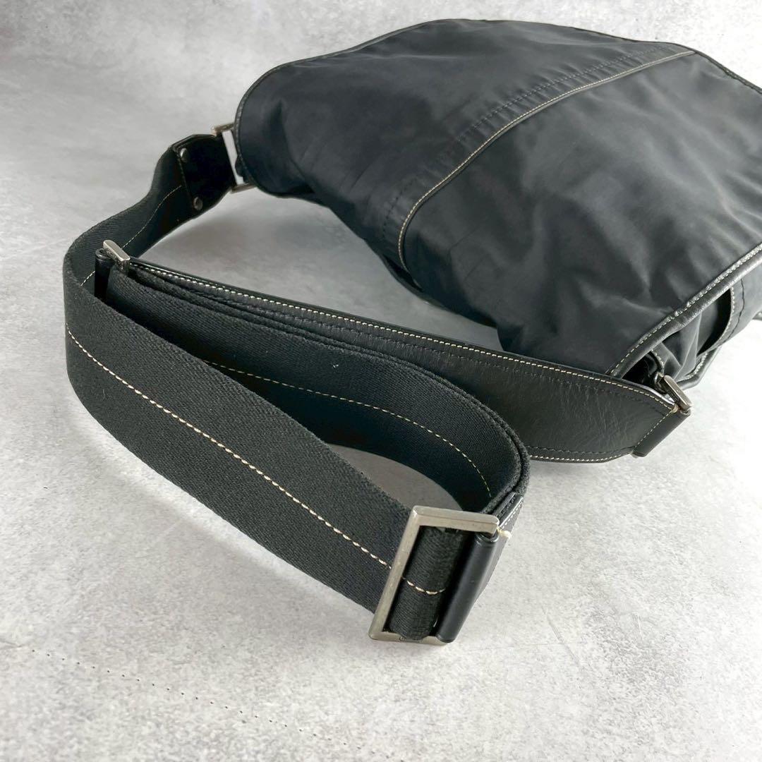 美品 コーチ クロスボディ メッセンジャーバッグ ショルダーバッグ A4 PC