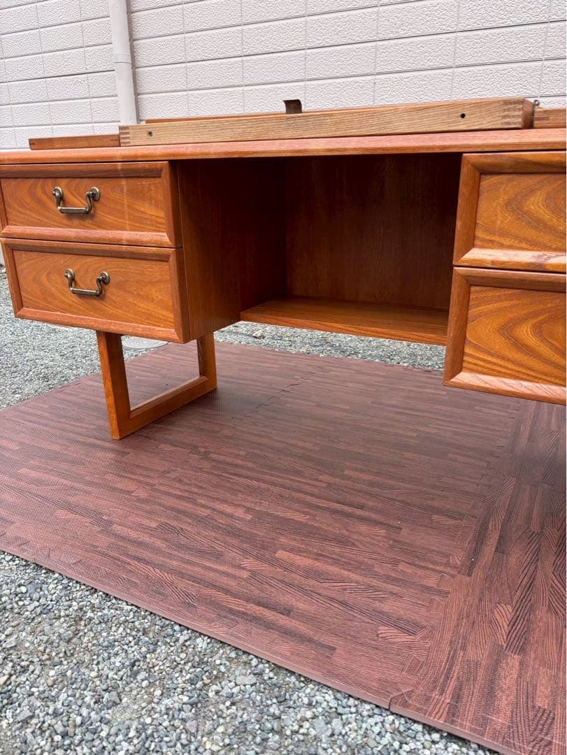 超レア！G PLAN ミッドセンチュリーデスク・ドレッサー・鏡付き