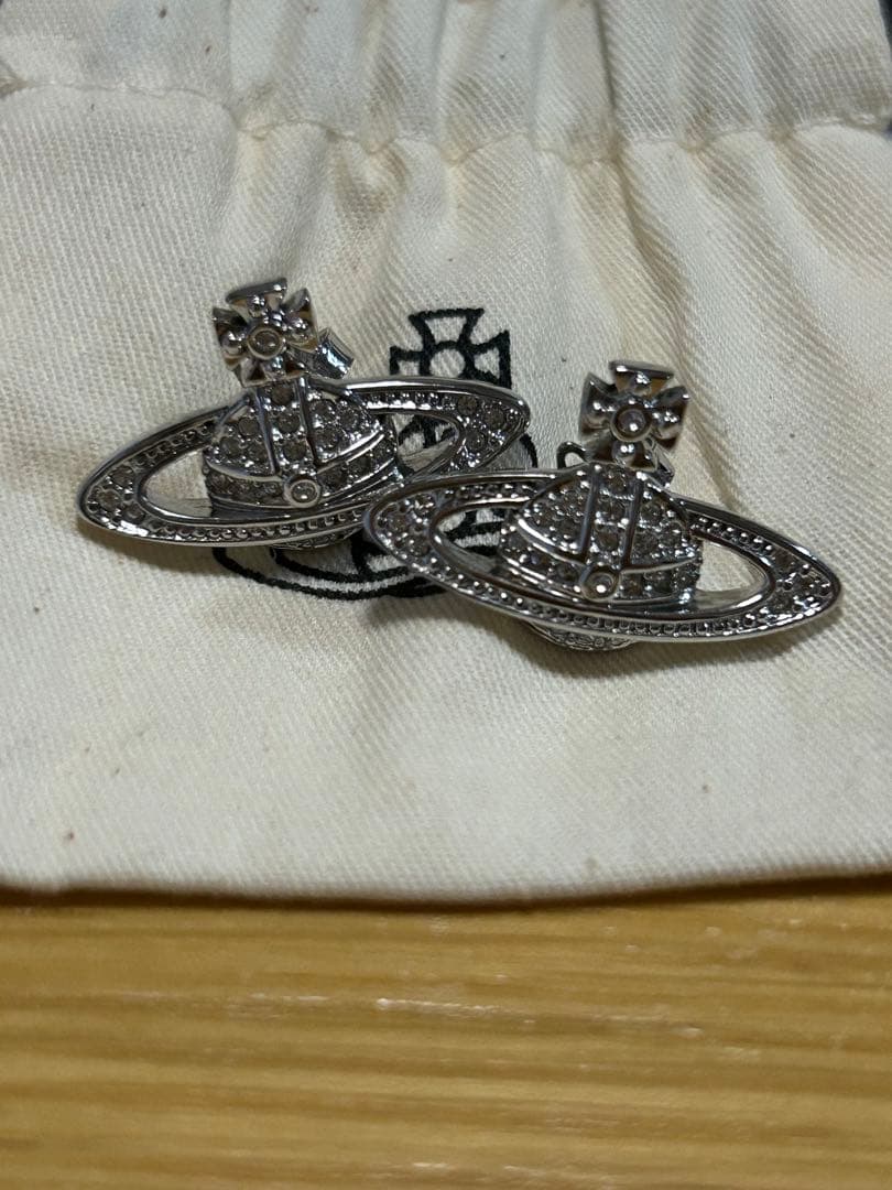 Vivienne Westwood オーブ ピアス フラット シルバー　巾着なし