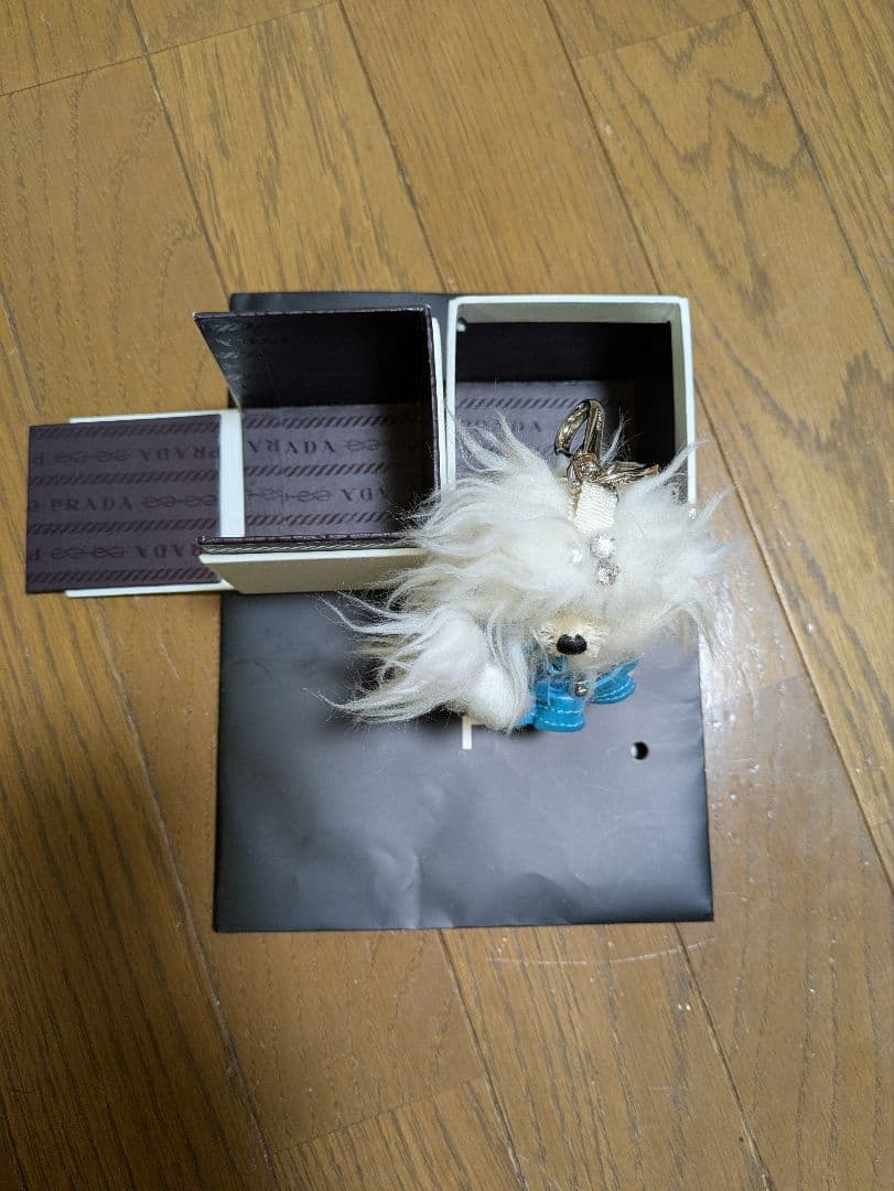 PRADA 　ベアーファーキーチャーム　レザーブルードレス