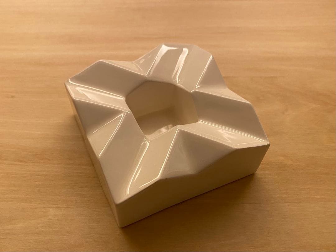 ヴラスティスラヴ・ホフマンの灰皿 チェコ・キュビズムのデザイン