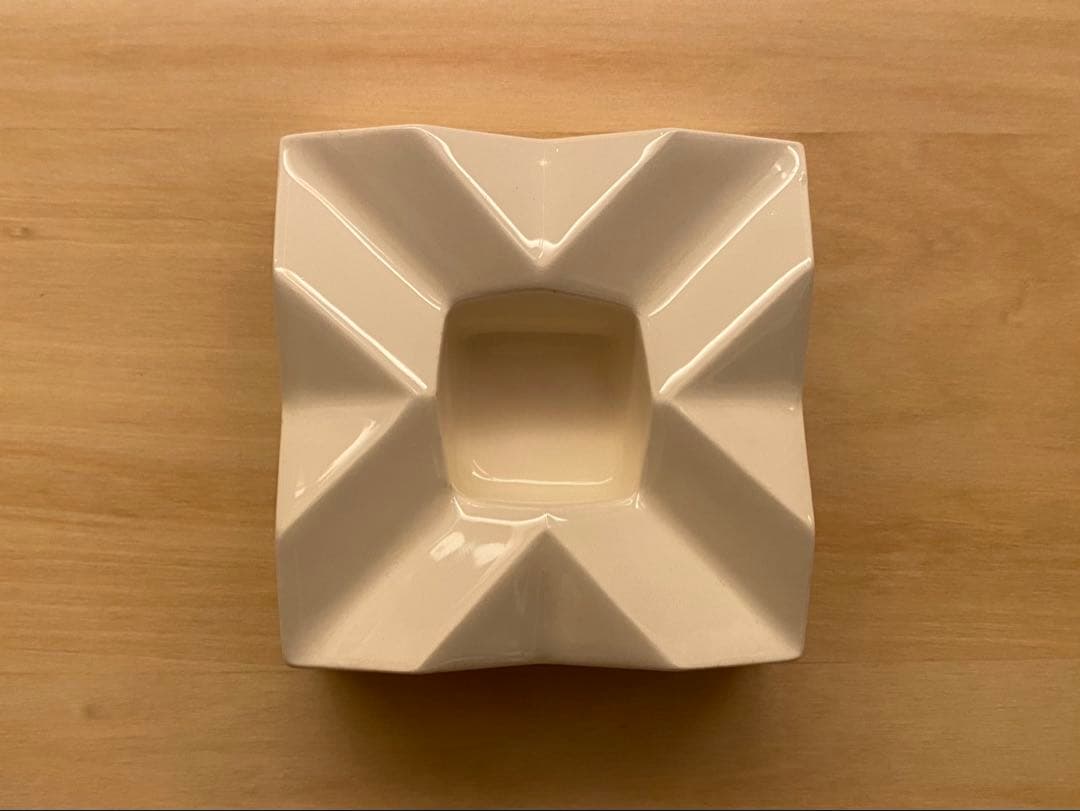 ヴラスティスラヴ・ホフマンの灰皿 チェコ・キュビズムのデザイン