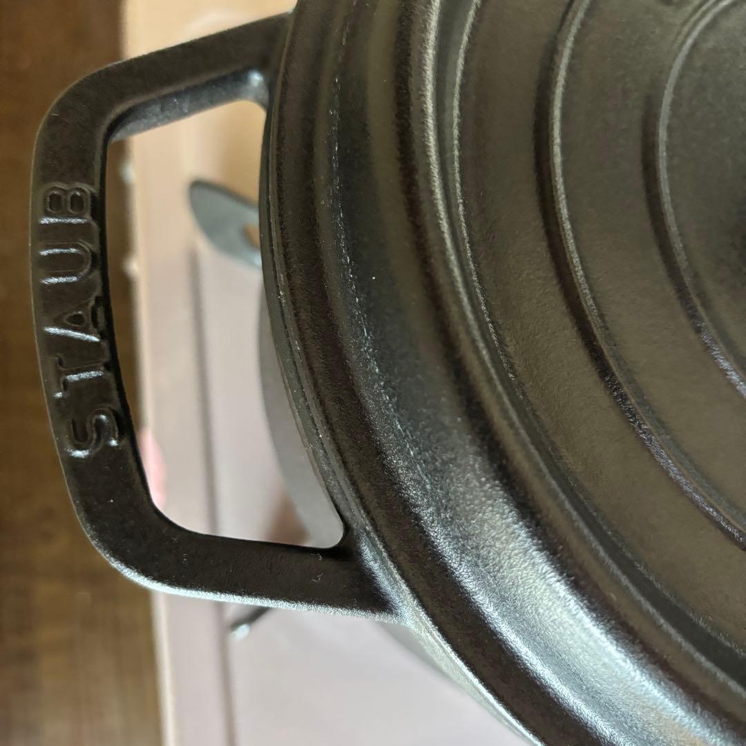 【美品】ストウブstaubピコココット ラウンド 22cm 人気マッドブラック色