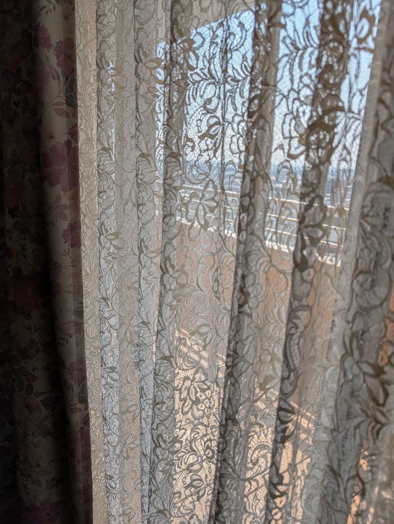 花柄　遮光カーテンとレースカーテンセット