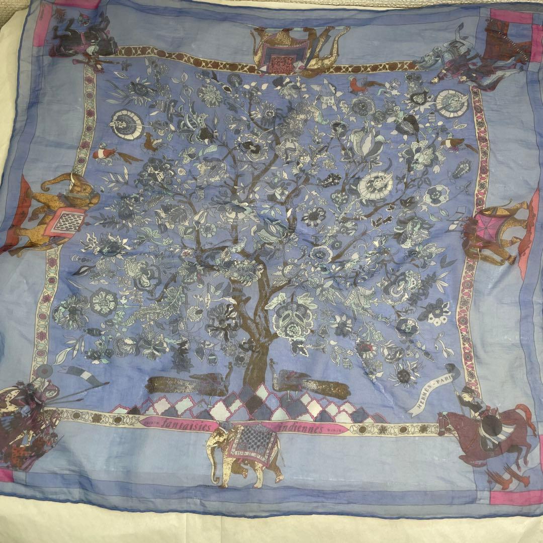 エルメス　HERMES シルクスカーフ 花と動物のモチーフ