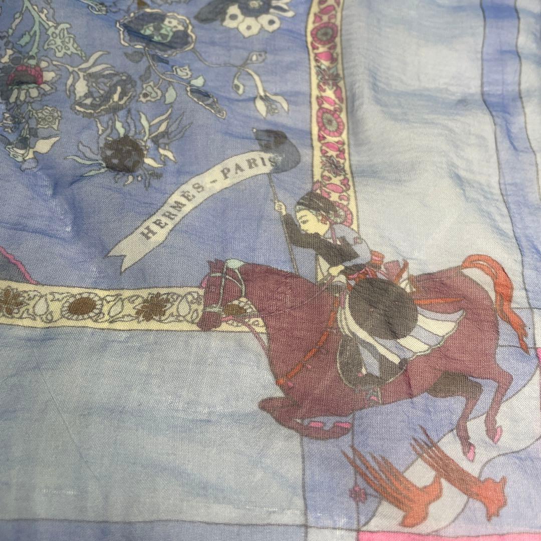 エルメス　HERMES シルクスカーフ 花と動物のモチーフ