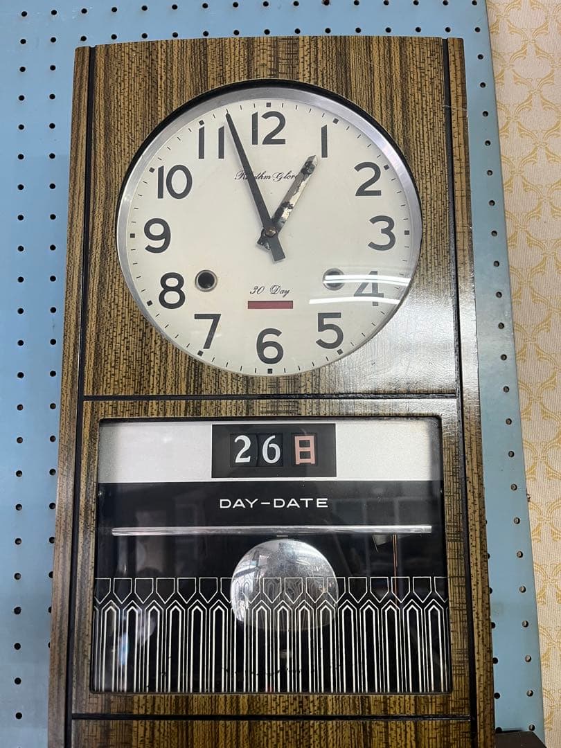 日付・曜日表示付き掛時計