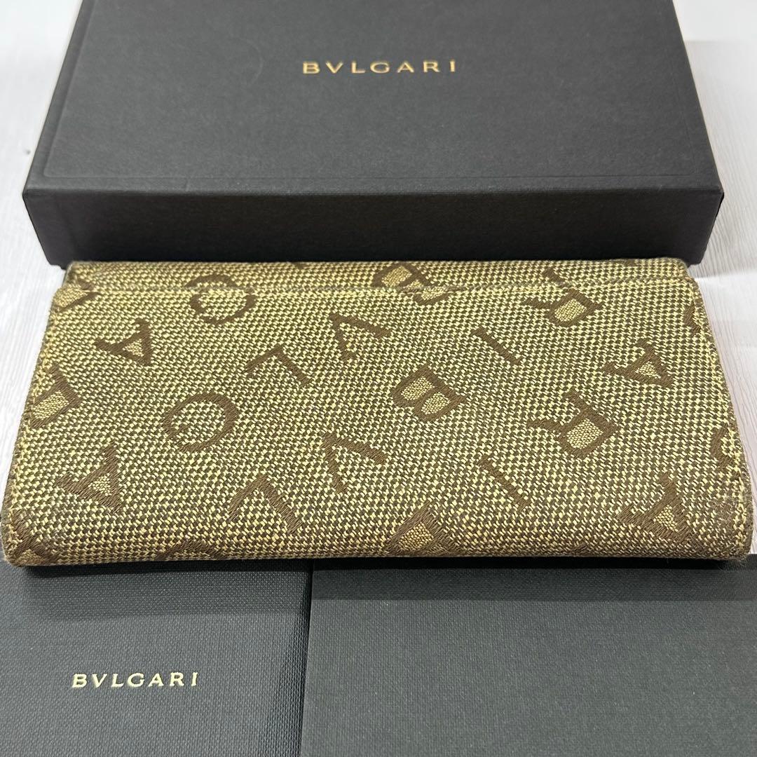 新品同様‼️ ブルガリ　BVLGARI 財布　二つ折り　長財布　ロゴマニア