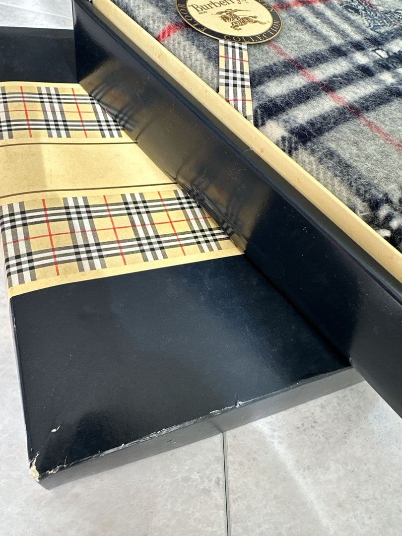 新品 バーバリー ひざ掛け / ブランケット ウール100％　グレー マフラー