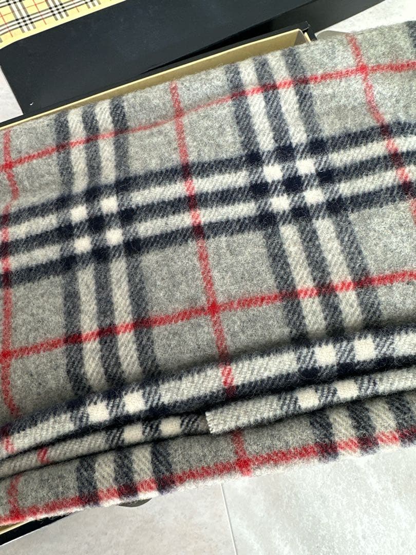 新品 バーバリー ひざ掛け / ブランケット ウール100％　グレー マフラー