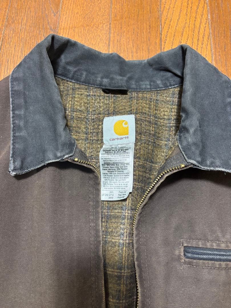 【Carhartt/カーハート】デトロイト ジャケット DKB(ダークブラウン)