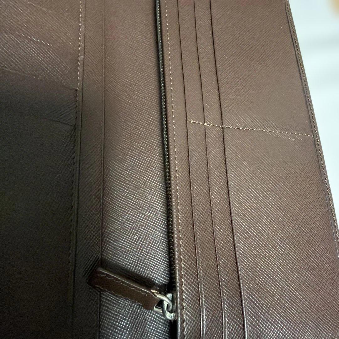 GIVENCHY ジバンシーダークブラウン 二つ折り長財布　未使用