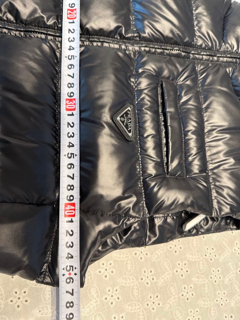 PRADA ブラック ダウンベスト　バレンタイン価格