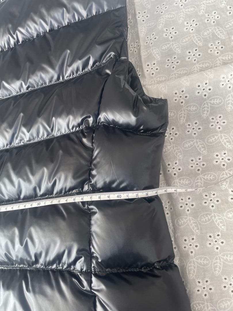 PRADA ブラック ダウンベスト　バレンタイン価格